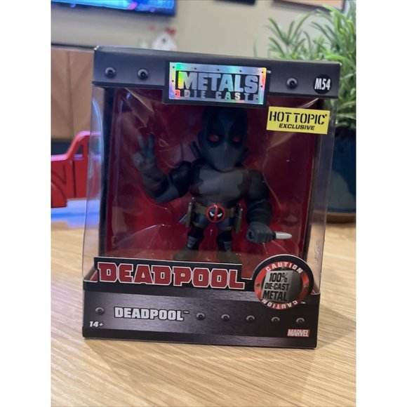 Marvel Deadpool Die Cast Action Figure Hot Topic Exclusive Gray Version - Picture 2 of 11